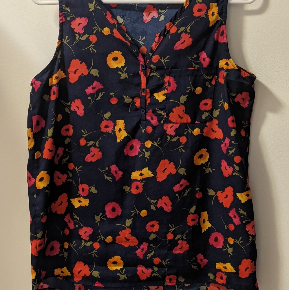 Cute sleeveless floral top
